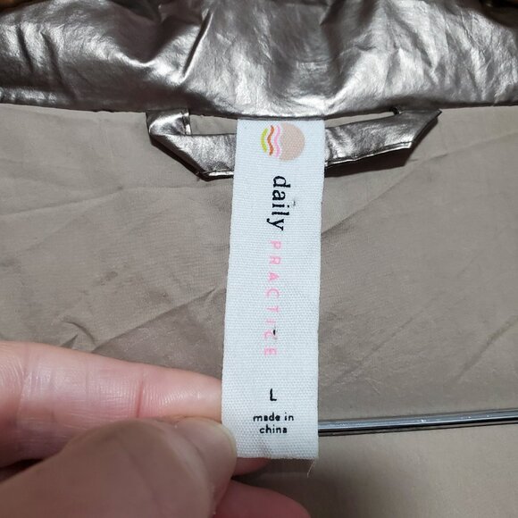 ANTHROPOLOGIE Daily Practice Metallic Puffer Vest Hooded Crop Gold Women's Large - Picture 11 of 14